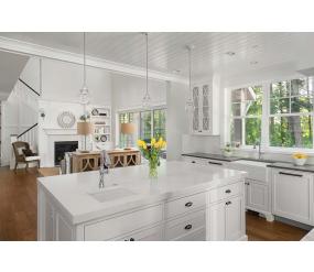 Traditional white kitchen with lots of doors and drawers