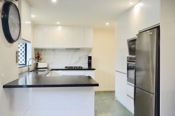 modern white kitchen dark benchtop