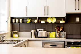 modern-darklight-kitchen